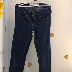 Hollister girl’s dark rinse skinny jeans